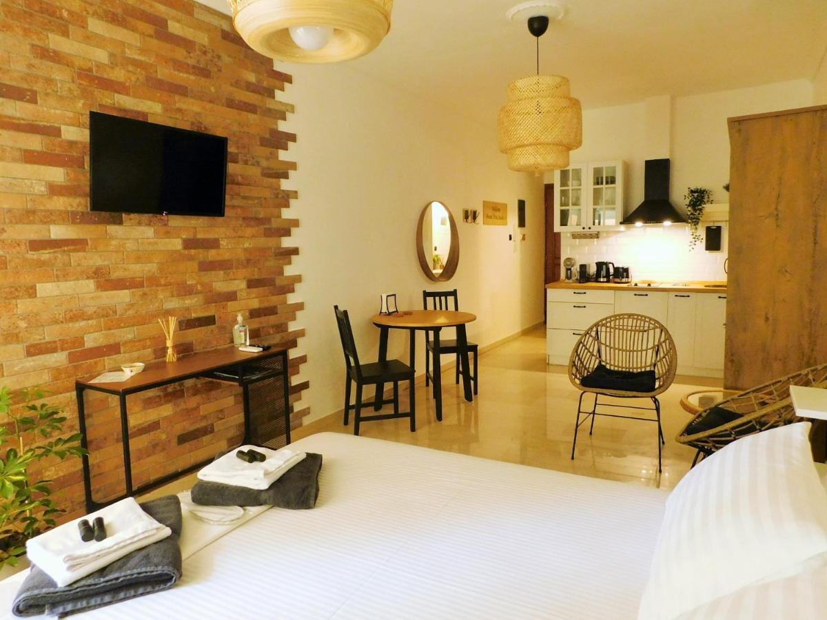 Brand New 3 * Komotini
